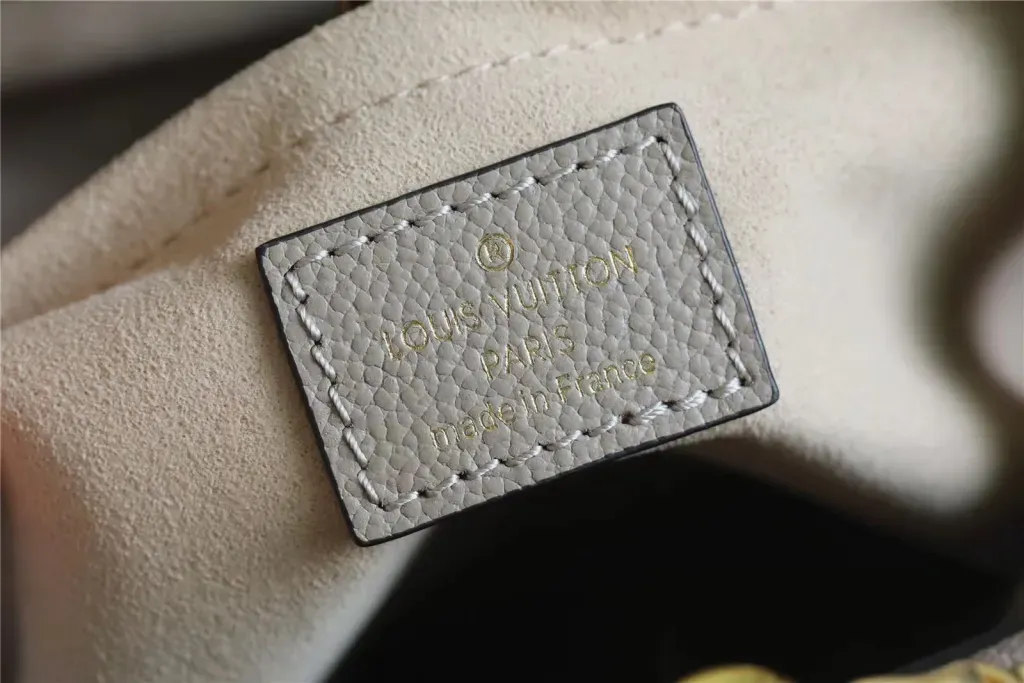 LV BORSA MONTAIGNE (33CM)