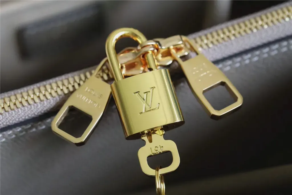 LV BORSA MONTAIGNE (33CM)