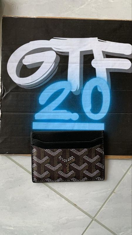 Gyrd Card Holder