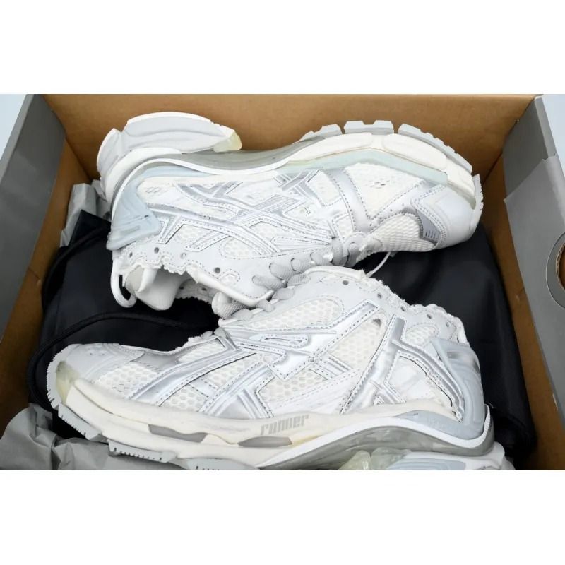 Runner white gray