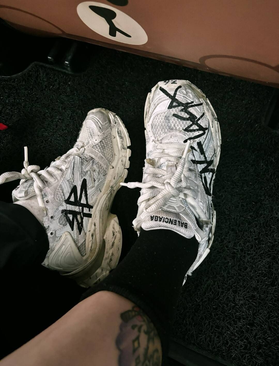 Runner Graffiti white