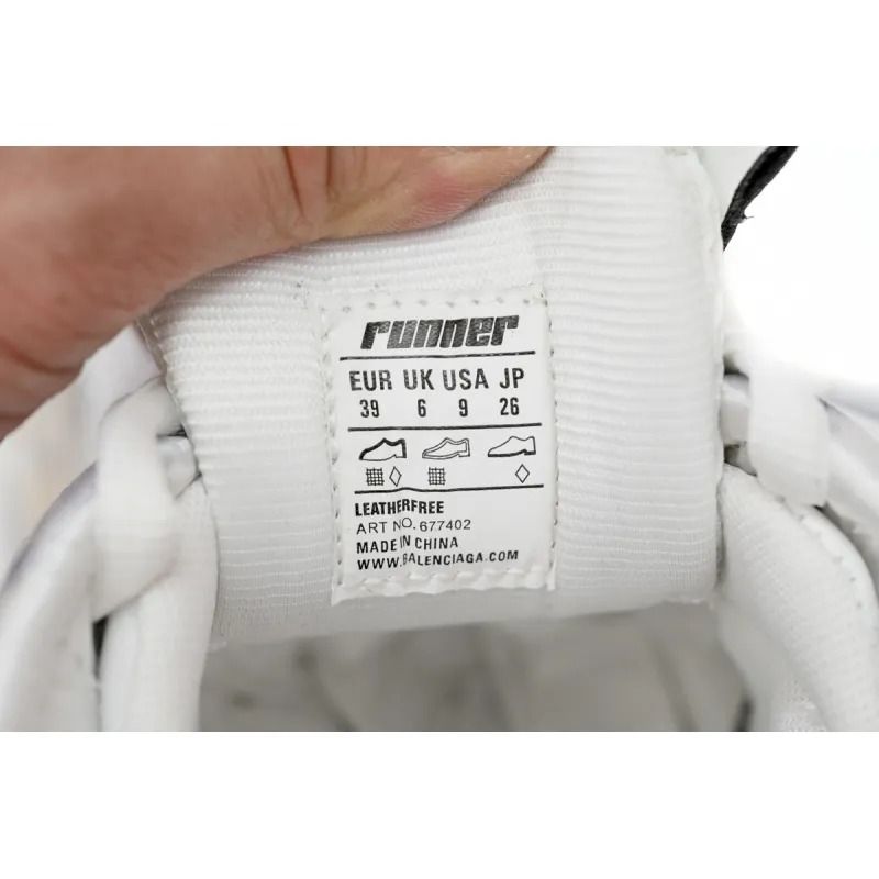Runner Graffiti white