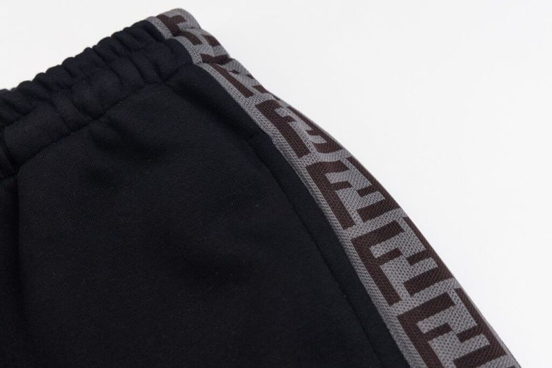 SHORTS Fendi