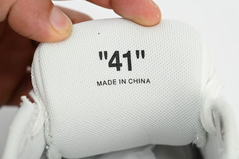 Sneaker OW Out Of Office