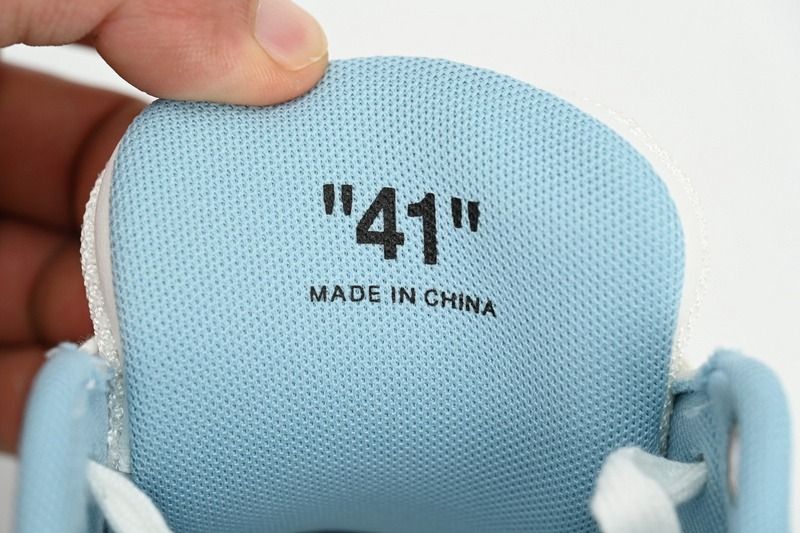 Sneaker OW Out Of Office