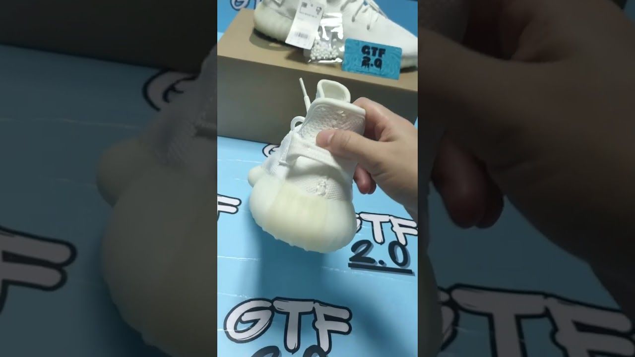 YZY - 350 V2 Cream White