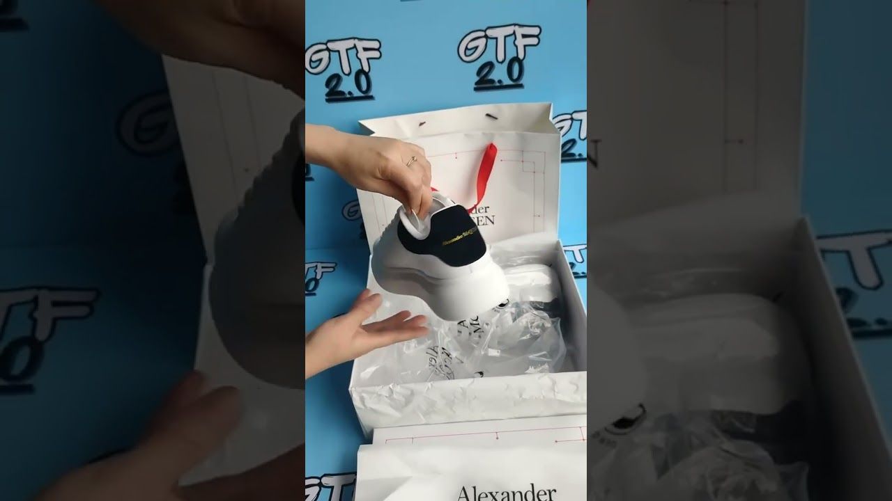 AMQ Sneaker Suede Black &amp; White