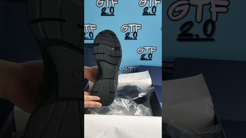  B22 Black V2