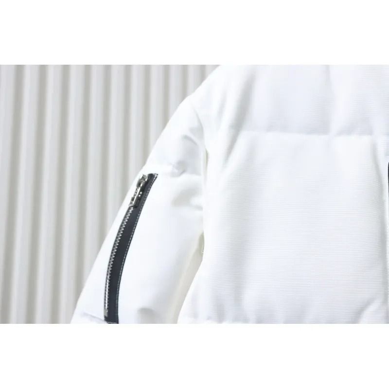 Moose knuckles Zippered women's down jacket