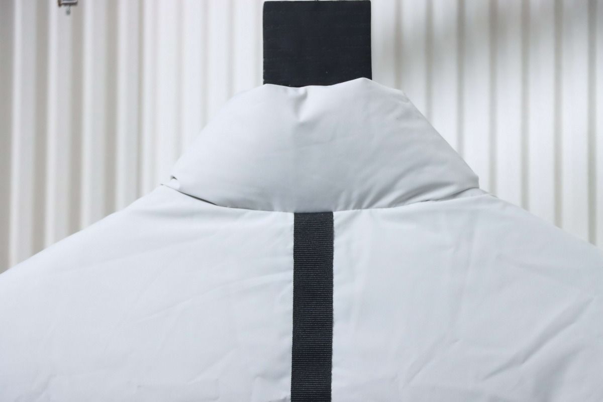 Moose knuckles Zippered down Gilet