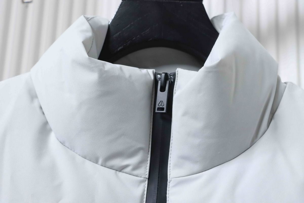 Moose knuckles Zippered down Gilet