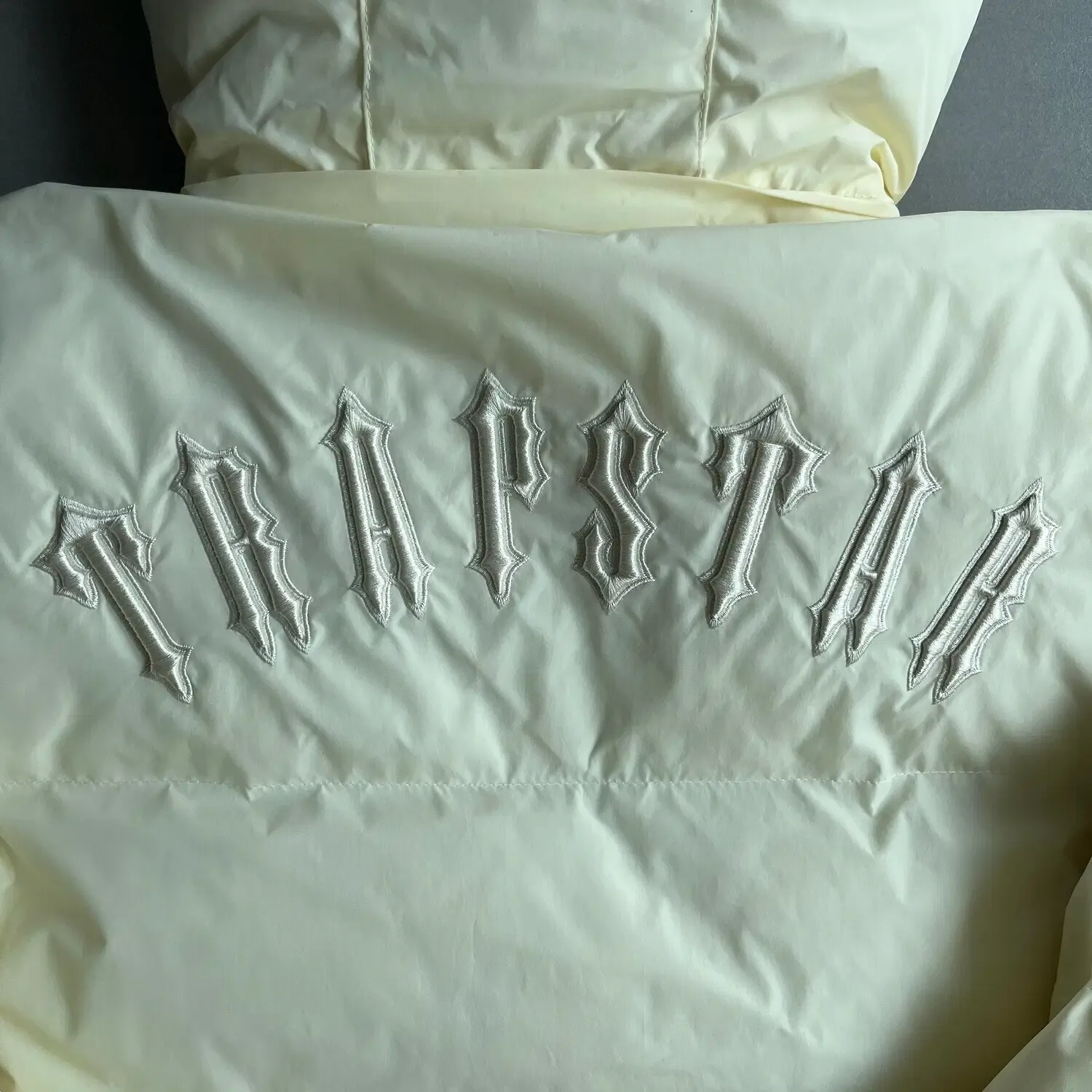 Piumino TS Irongate da donna con cappuccio staccabile -Crema