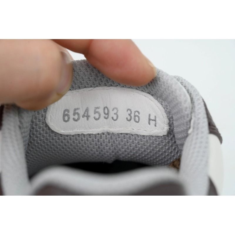 AMQ Sneaker EMBELÒISHED LOGO