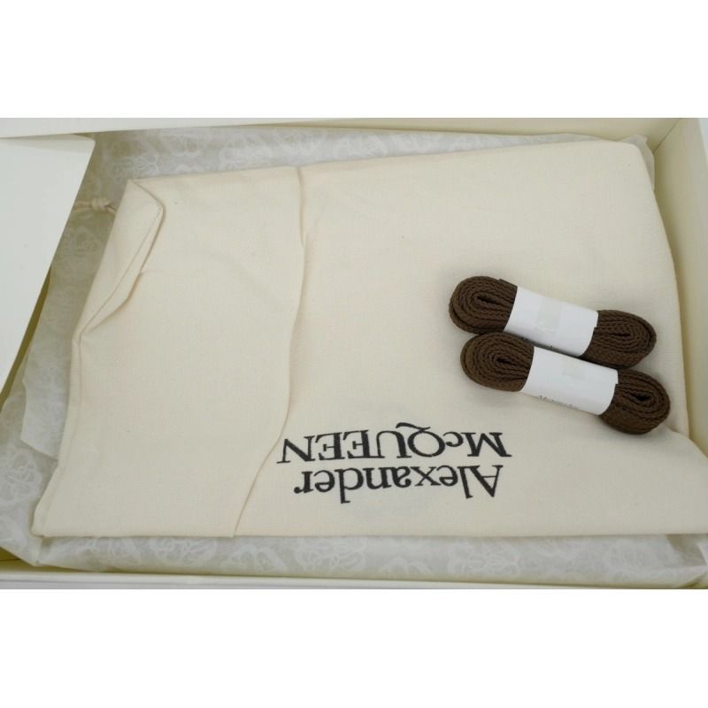 AMQ Sneaker EMBELÒISHED LOGO