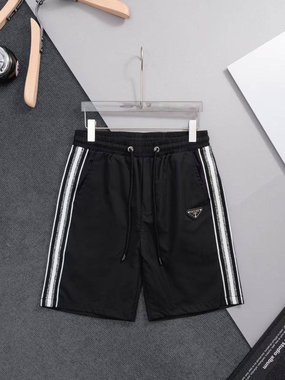 SHORTS Prada