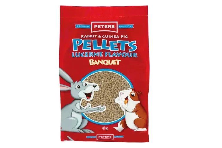 Peters Rabbit & Guinea Pig Pellets Lucerne Flavour Banquet Feed - 4 kg Peters Rabbit & Guinea Pig Pellets Lucerne Flavour Banquet Feed - 4 kg
