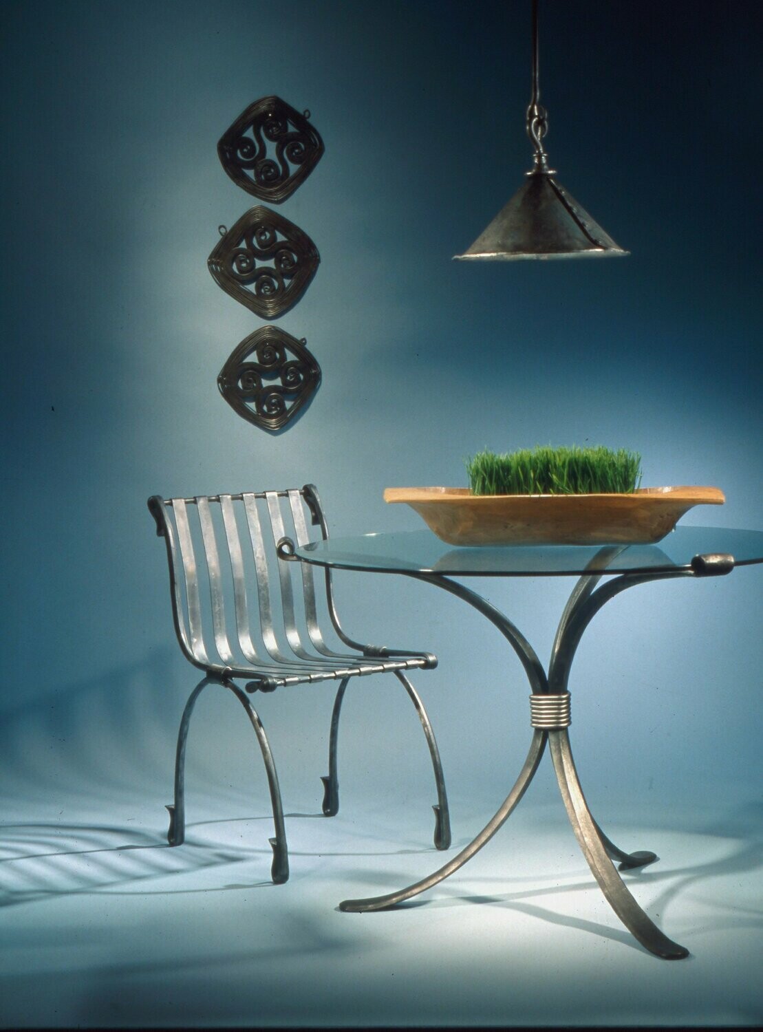 Round Dining Table and Chair