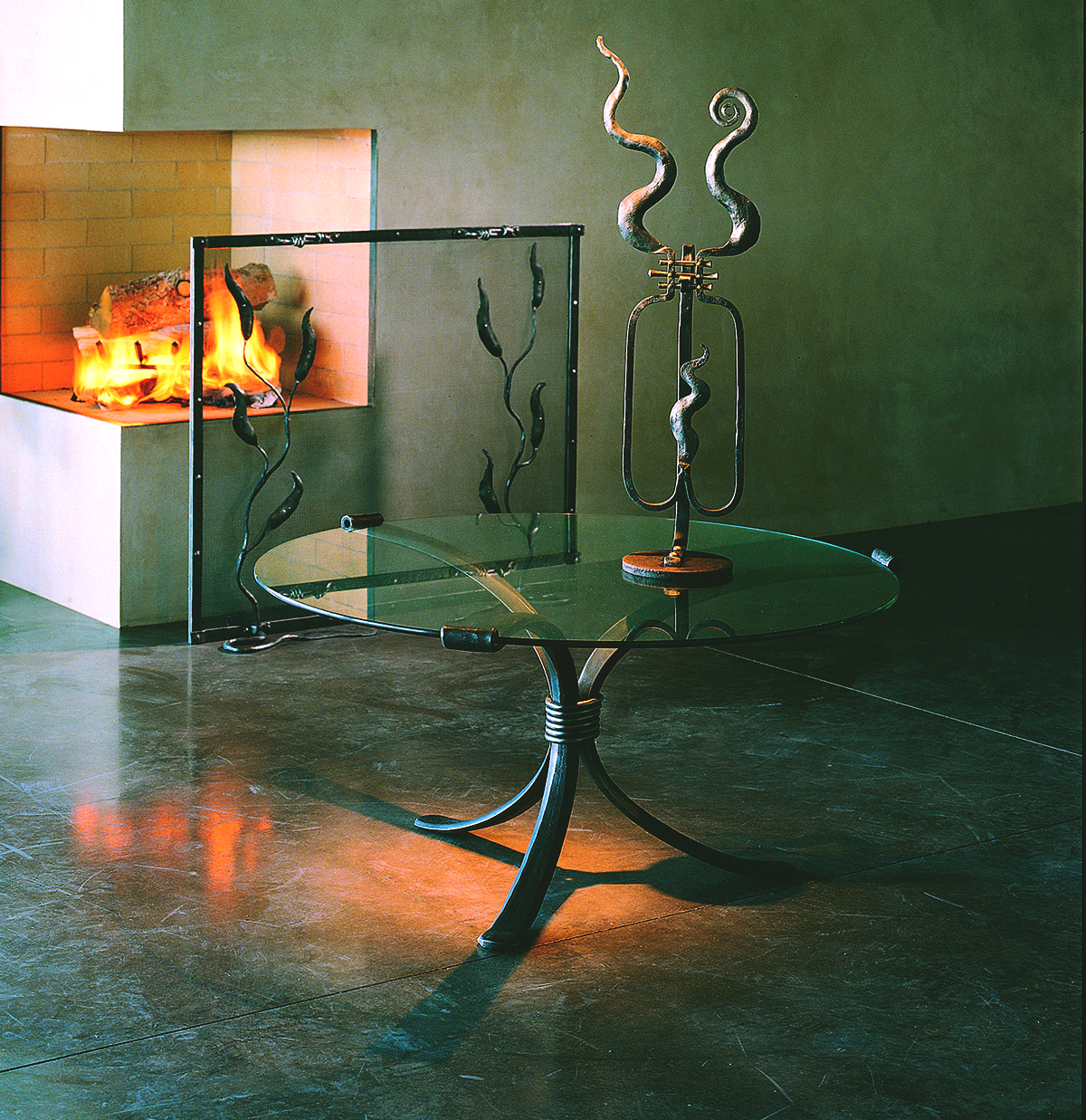 Round Cocktail Table
