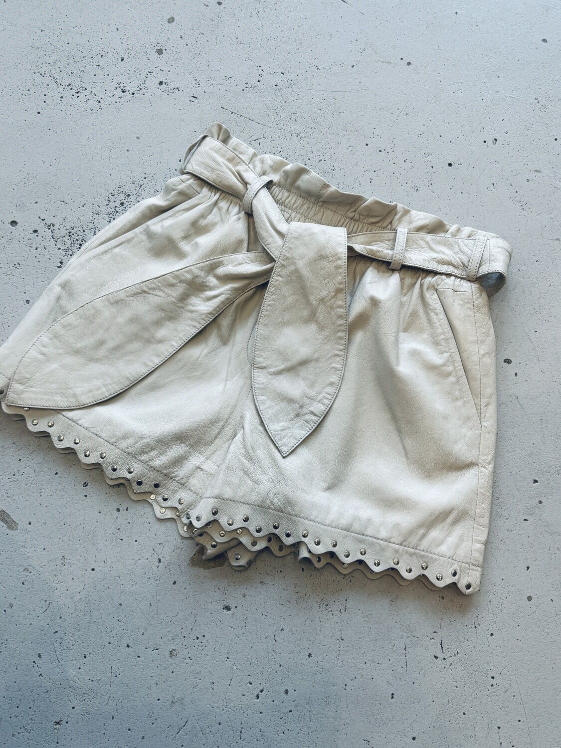 Ibana Shortje studs offwhite 302420005