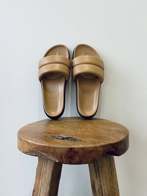 Closed slipper sandal . C99562-83V-22