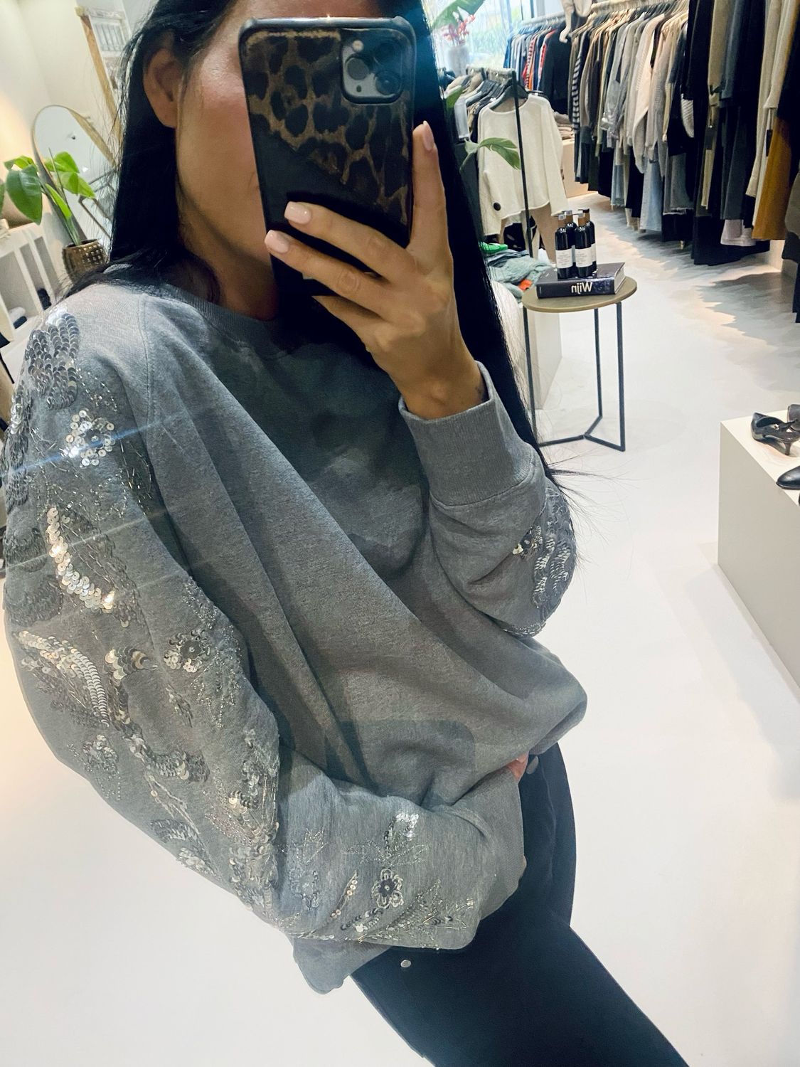 Essentiel Antwerp Sweater Grijs Guepe