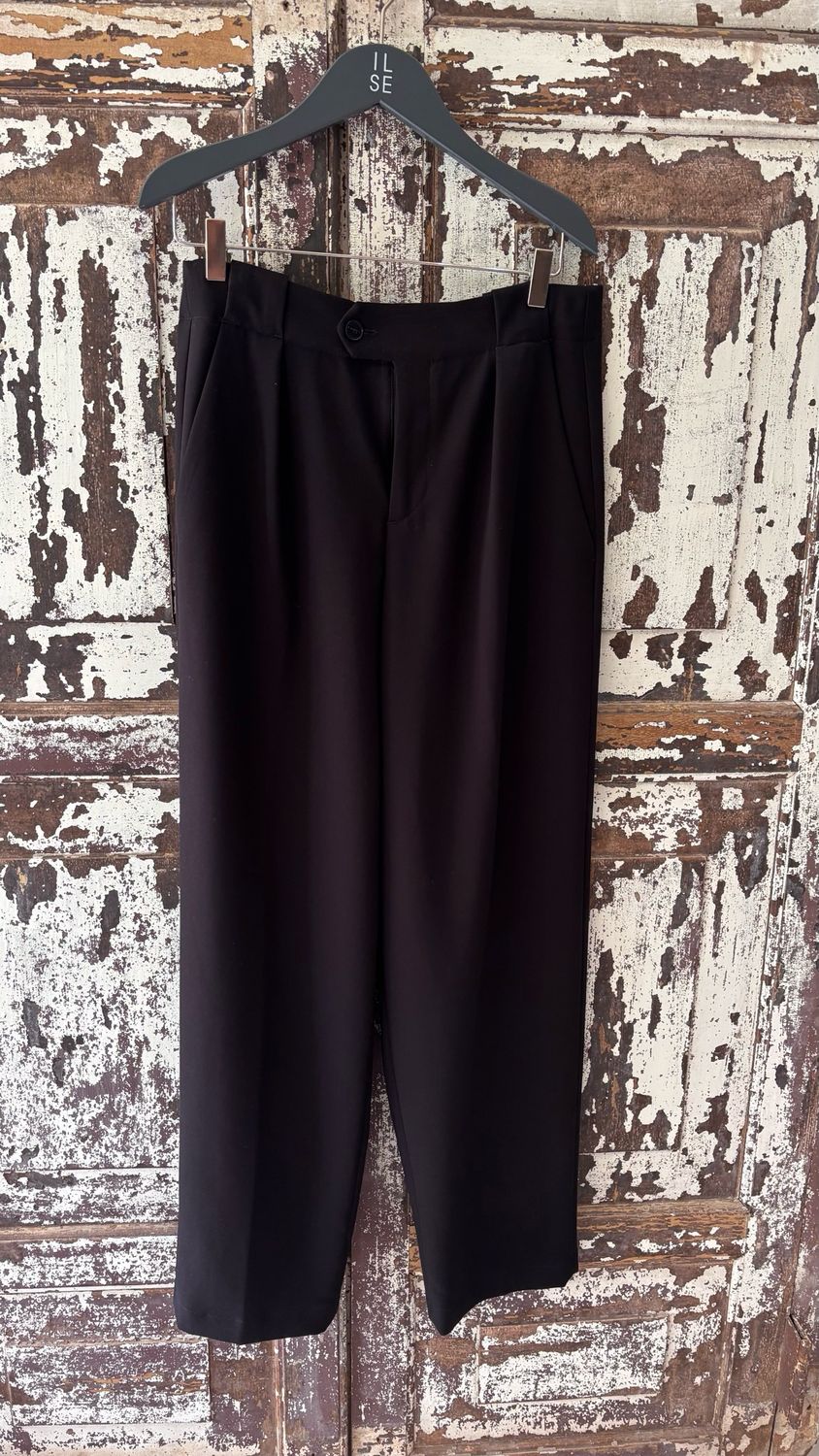 Closed mawson black C22308-32C-22