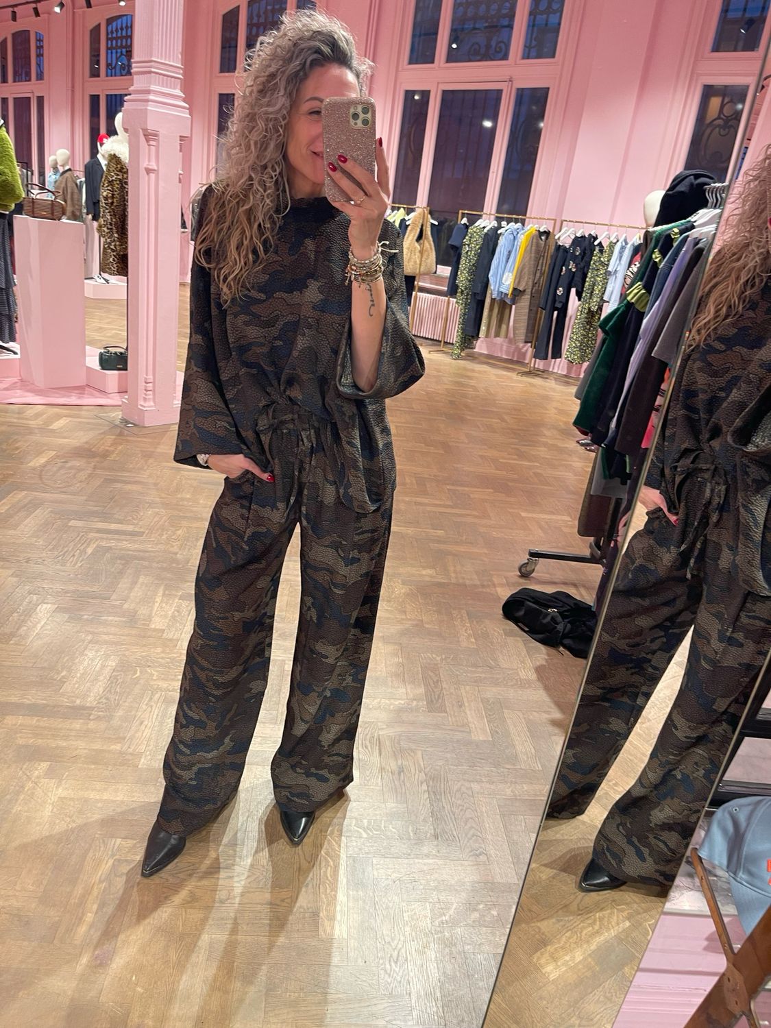Essentiel Antwerp Wide sleeved top Zwart ISCRATCH