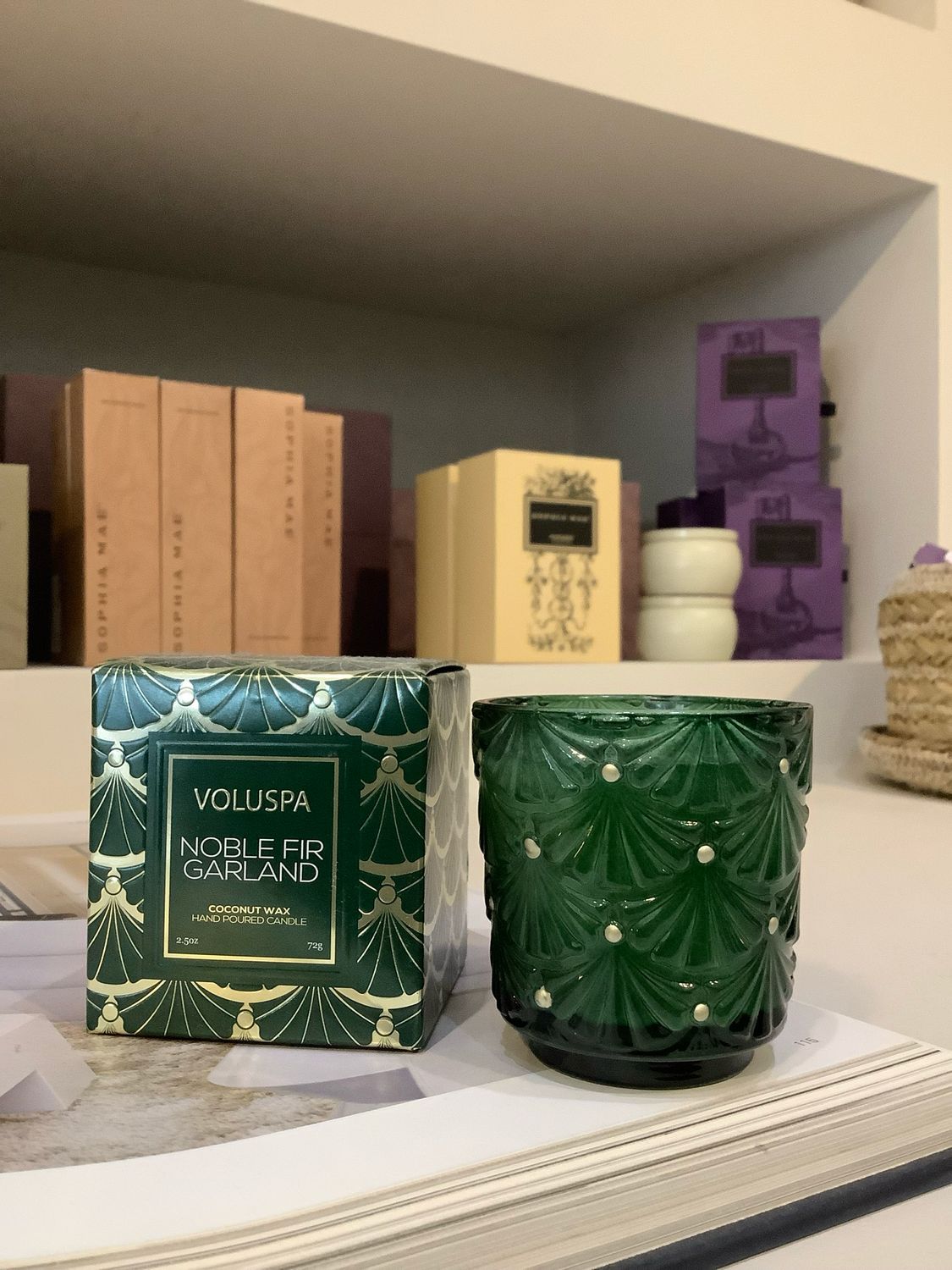 Voluspa Noble fir garland boxed pedestal . 54410