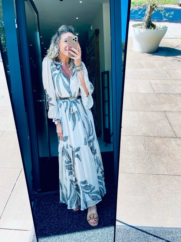 Collectie damesjurken en jumpsuits van ILSE Hoofddorp