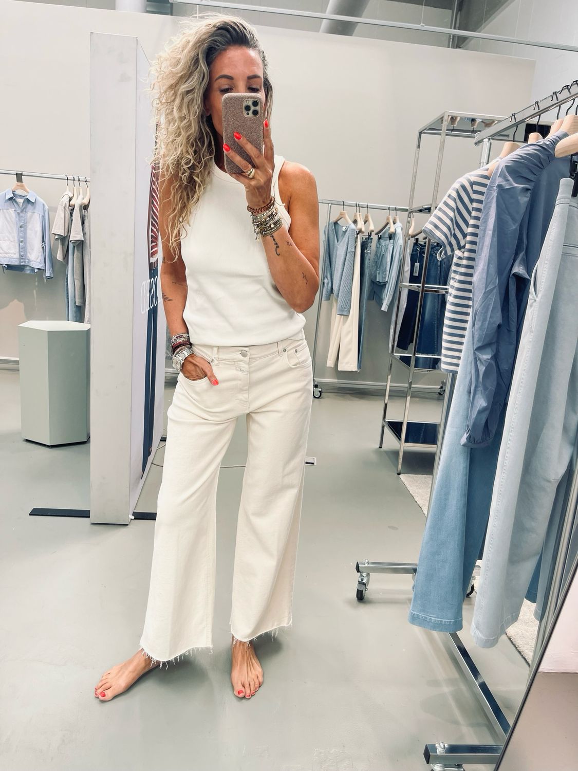 Closed Jayla C21567-01W-2D