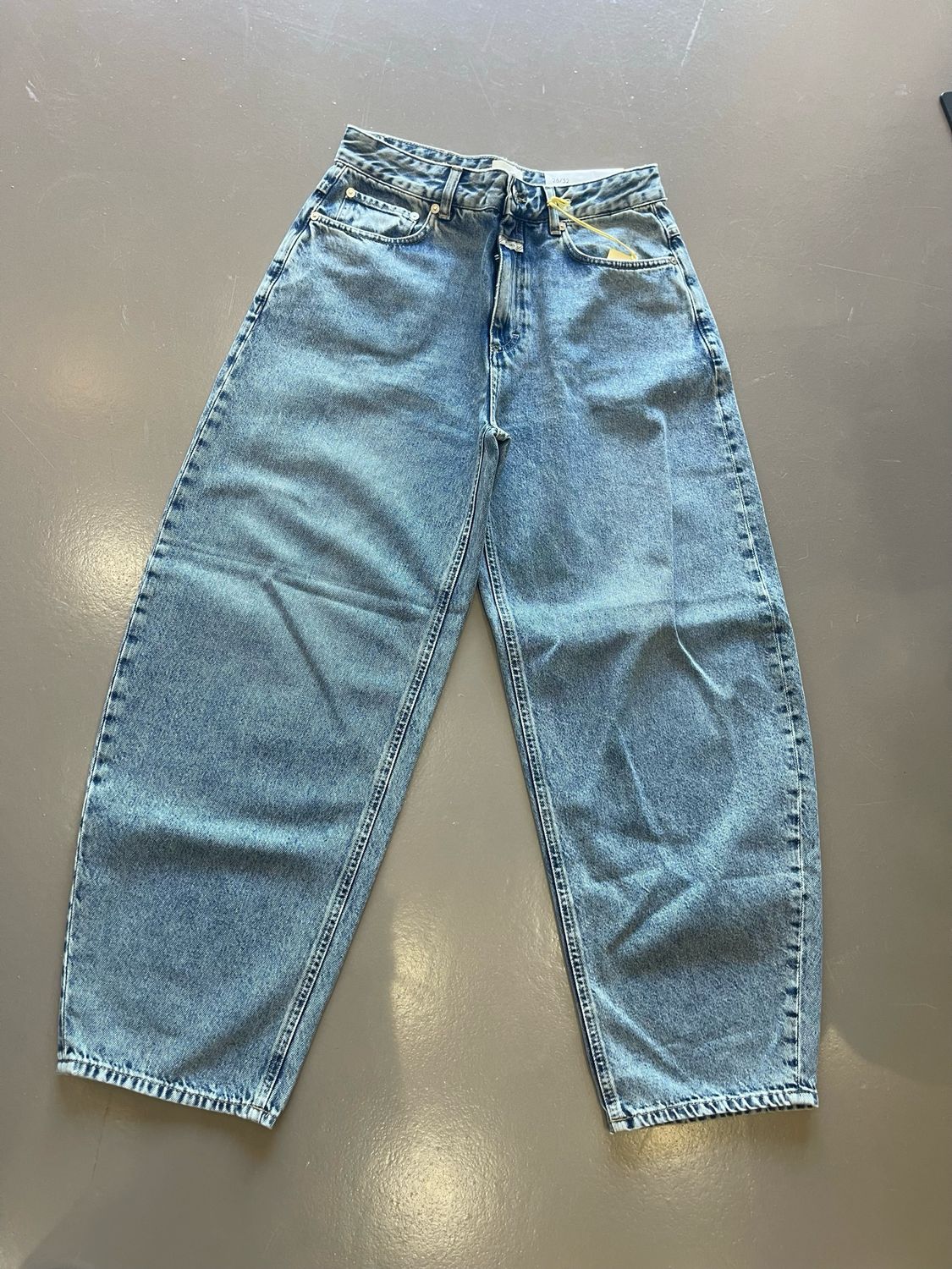 Closed Jazzie C21281-18S-3V