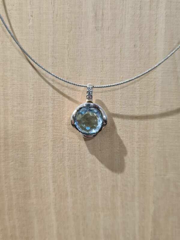 Silberanhänger mit Blautopas und Zirkonia