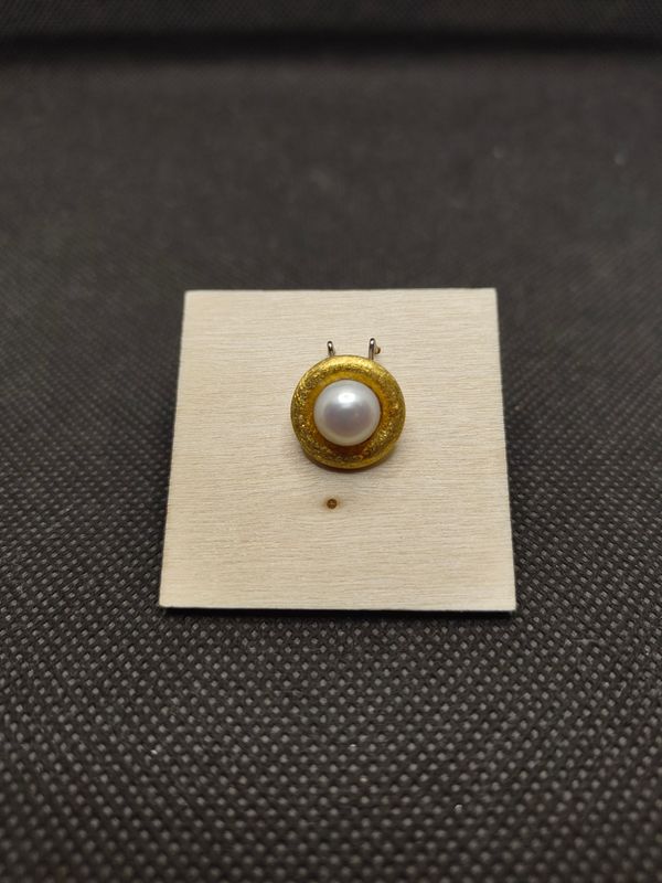 Anhänger mit Süßwasserperle in 925er Silber vergoldet Anhänger mit Süßwasserperle in 925er Silber vergoldet