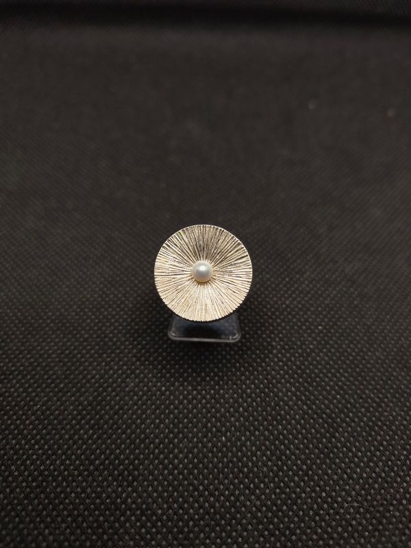 Ring aus 925er Silber mit Süßwasserperle