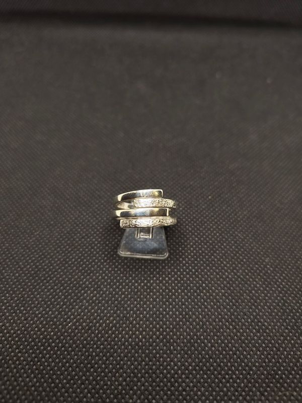 Silberring mit Struktur