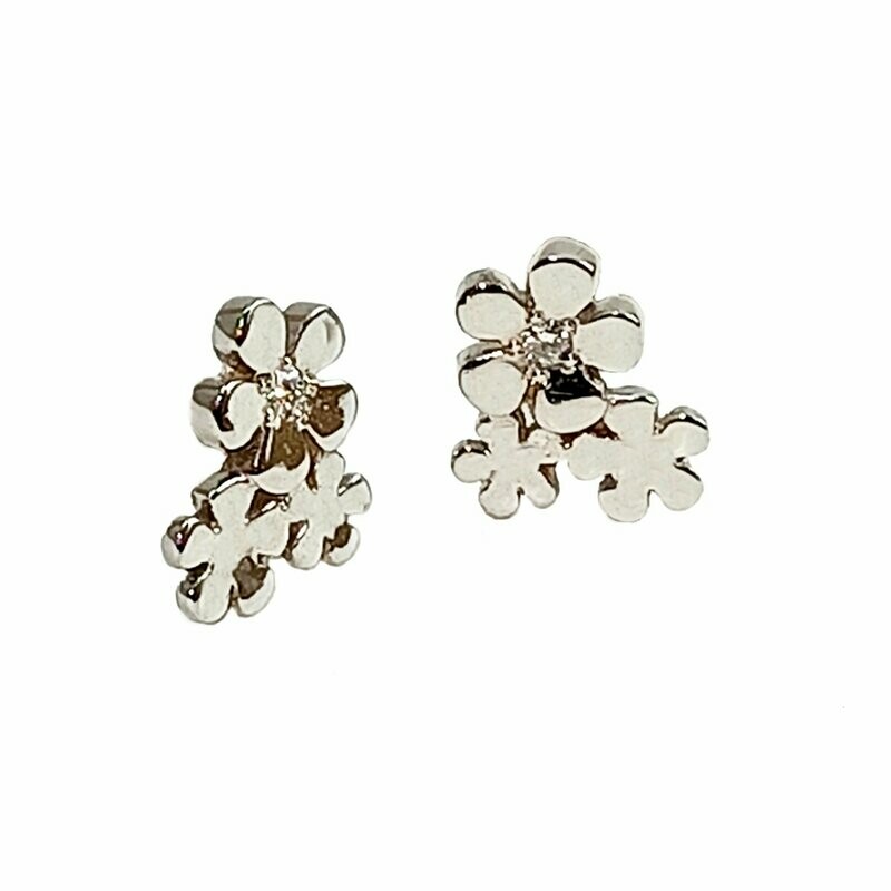 Aretes oro blanco flores con brillantes