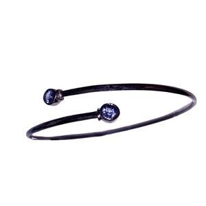 Pulsera rígida en oro blanco con cabezales de tanzanita