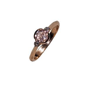 Sortija en oro rosa con morganita y  brillantes