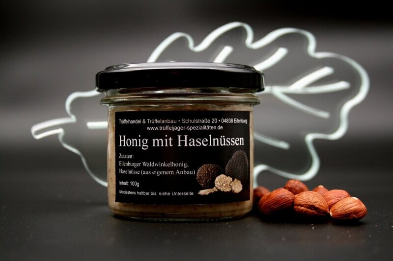 Haselnüsse in Honig