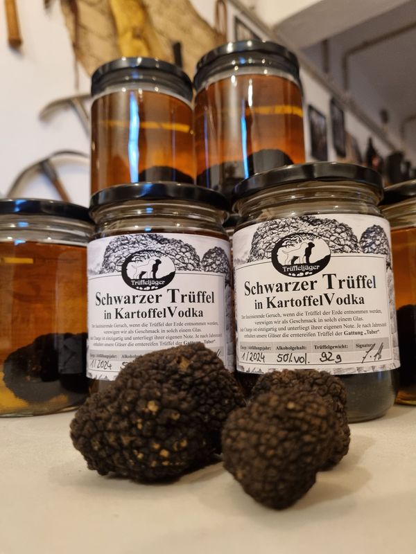 Schwarzer Trüffel in Kartoffelvodka Schwarzer Trüffel in Kartoffelvodka