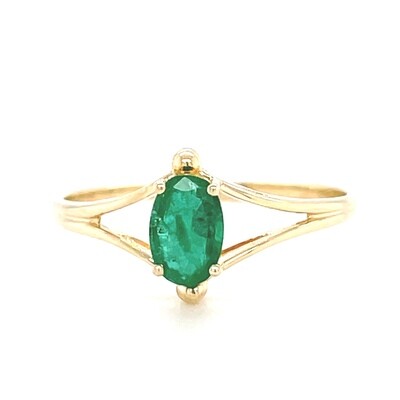 Oval Emerald Ring in 14k Yellow Gold