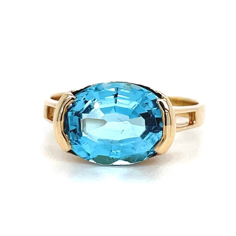 Blue Topaz Ring in 14k Yellow Gold