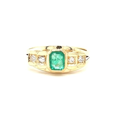 Emerald & Diamond Ring in 18k Yellow Gold
