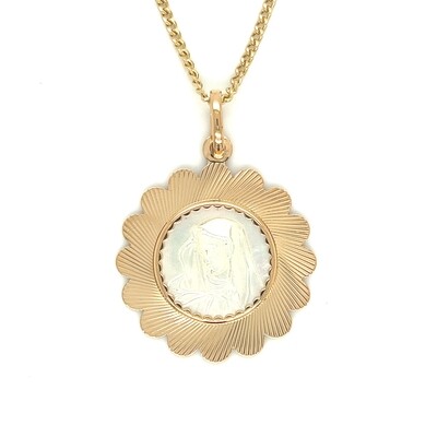 Madonna Cameo Necklace in 18k Yellow Gold