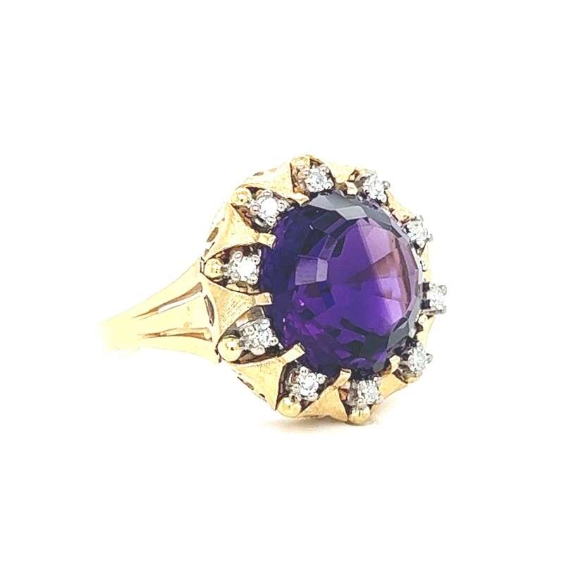 Amethyst & Diamond Ring in 18k Yellow Gold