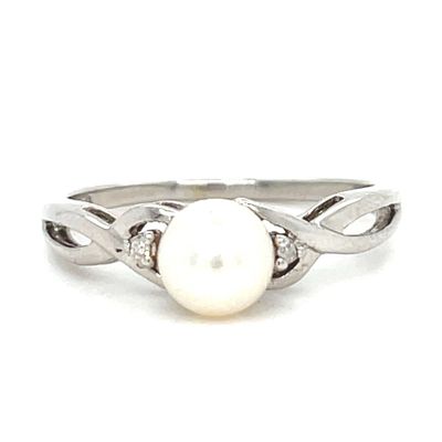 Pearl Ring in 10k White Gold