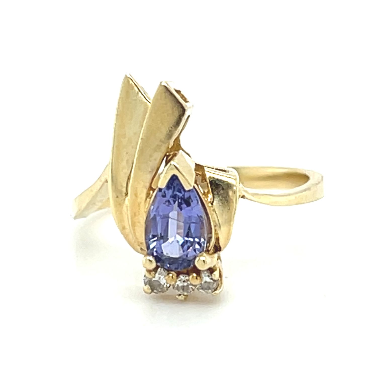 Tanzanite & Diamond Ring in 14k Yellow Gold