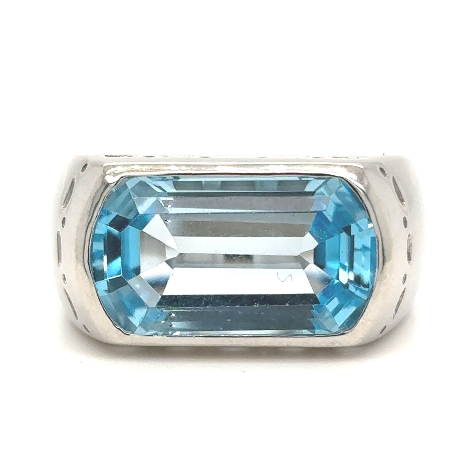 Topaz LeGi Ring in 18k White Gold