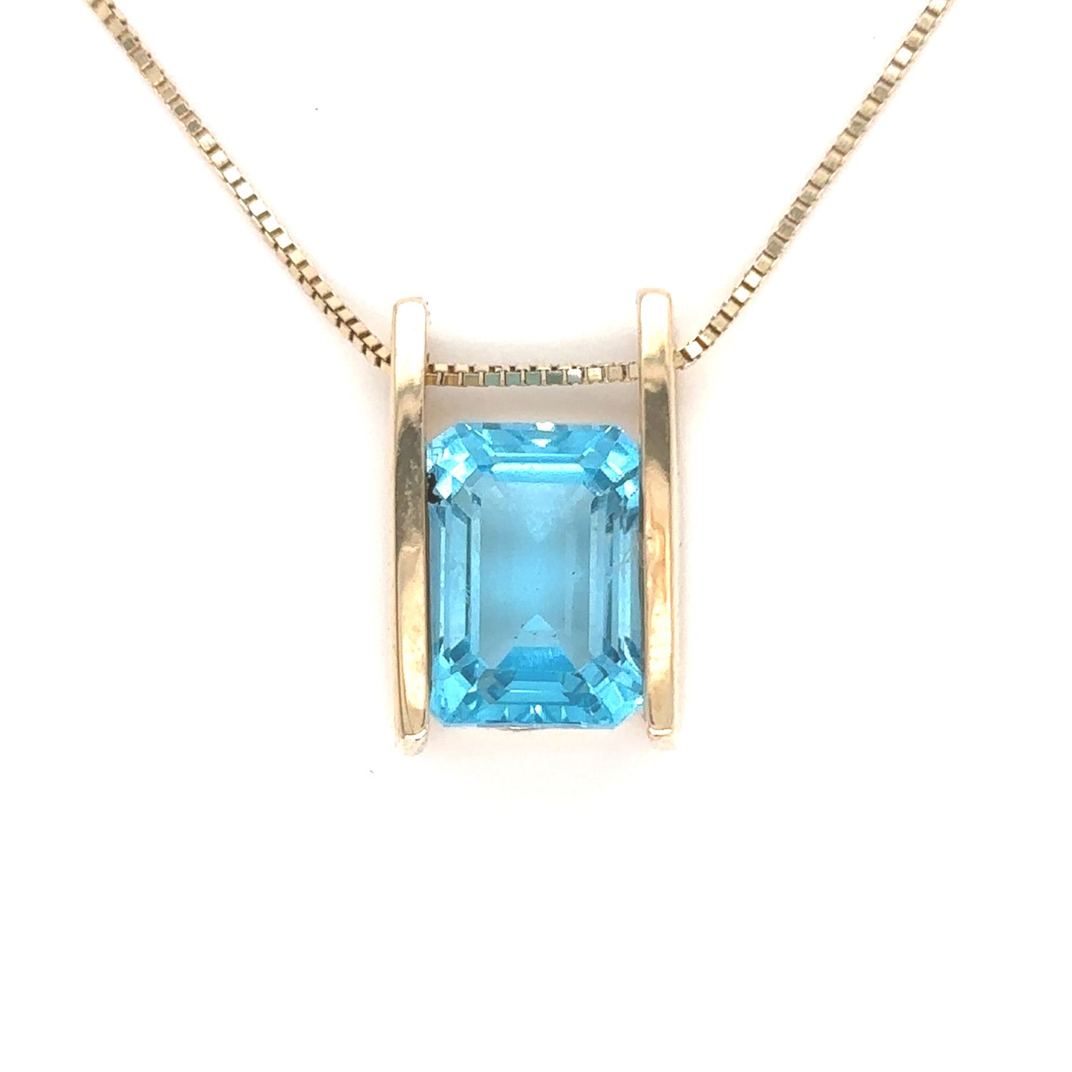 Blue Topaz Necklace in 14k Yellow Gold Blue Topaz Necklace in 14k Yellow Gold