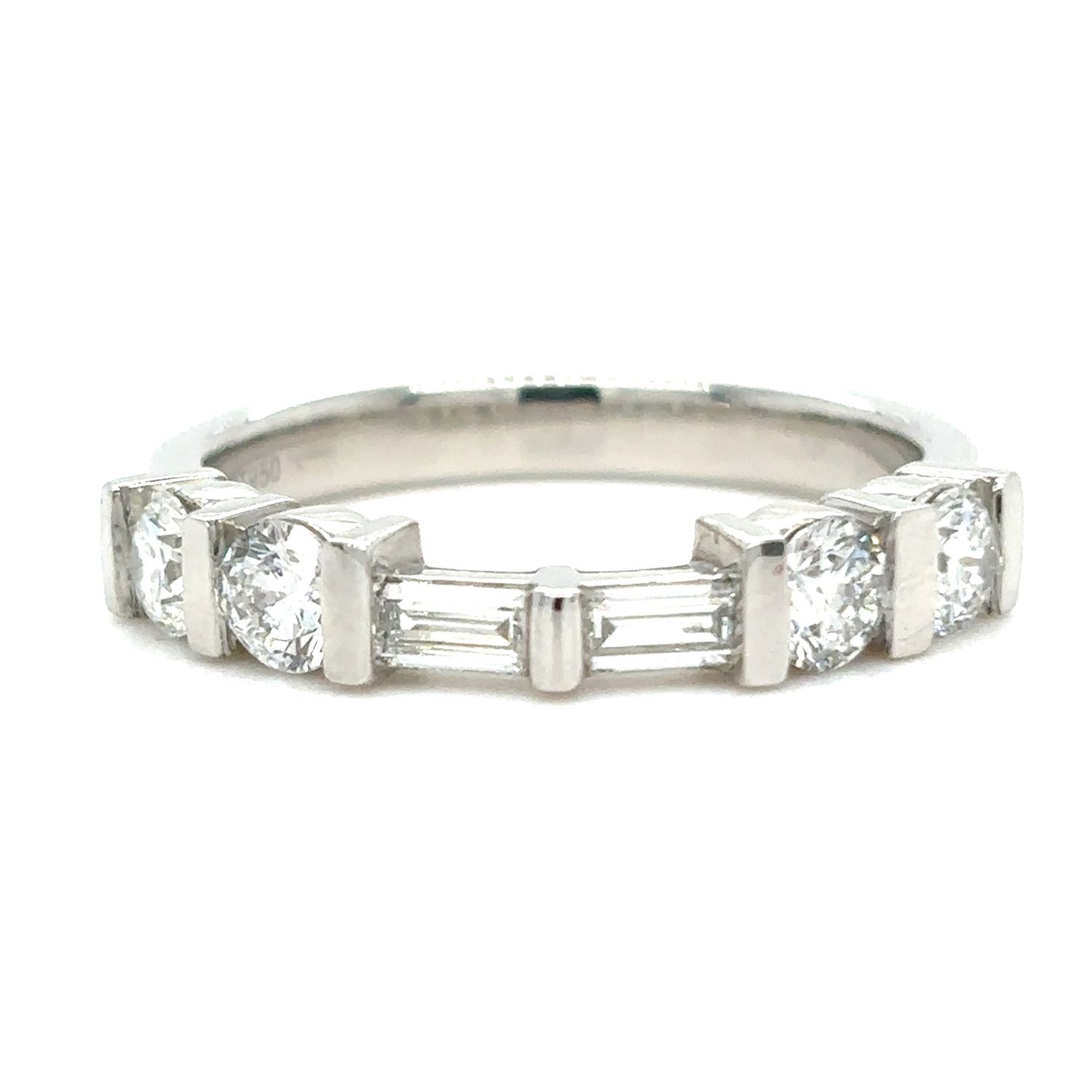 Diamond Signature Band in Platinum Diamond Signature Band in Platinum